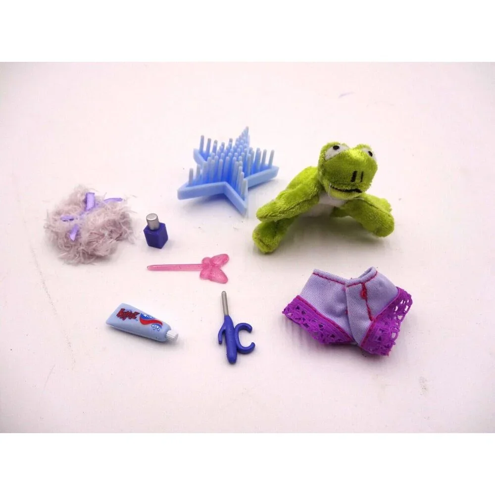 Mga Bratz 2001‎  Slumber Party Yasmin Doll and some Accessories and Posters